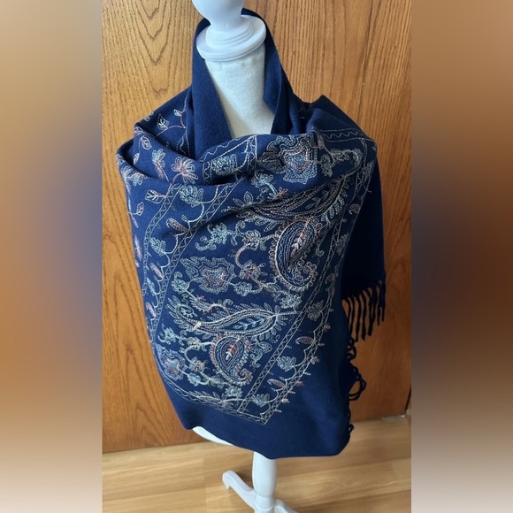 NWOT Floral Embroidered Scarf Wrap Womens OS Boho Bohemian Cashmere Wool Fringes - Picture 7 of 9